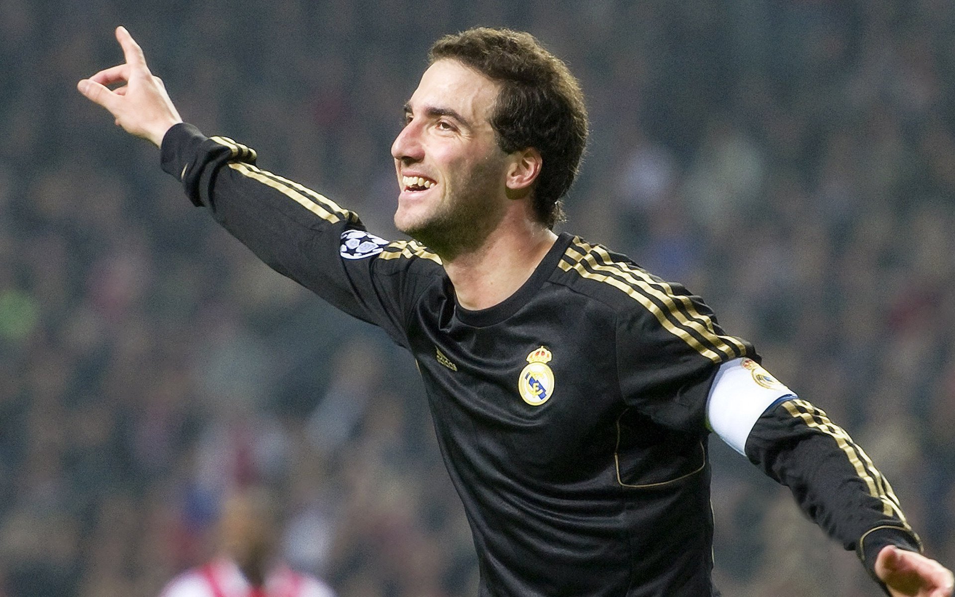 “足球公益赛事火爆，广泛带动全民健身热潮”，足球公益项目简介